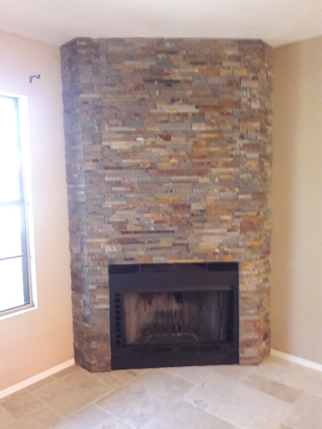Building Photo - 4901 E Kelton Ln