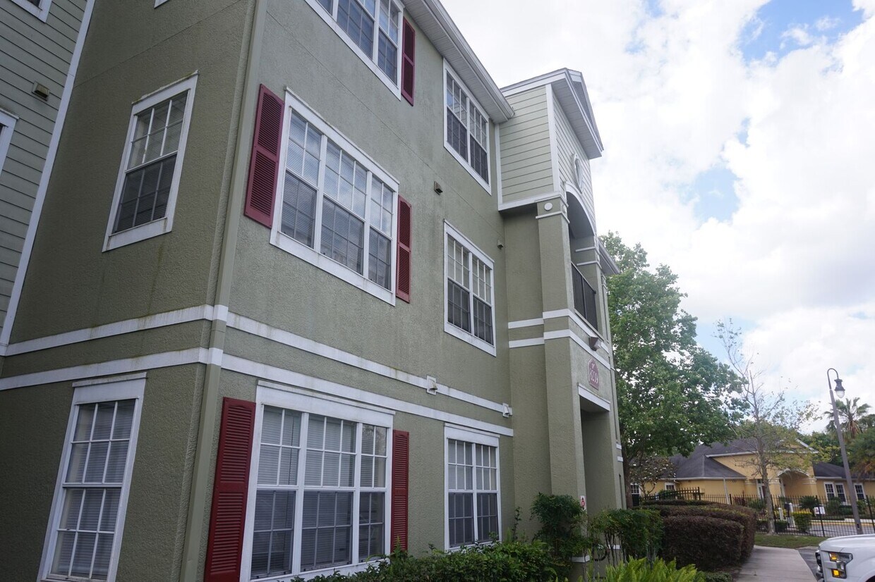 Primary Photo - Spacious and Updated 1 Bedroom in Villa Va...