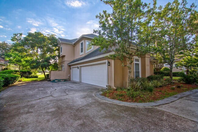 Foto del edificio - 10155 Bishop Lake Rd W