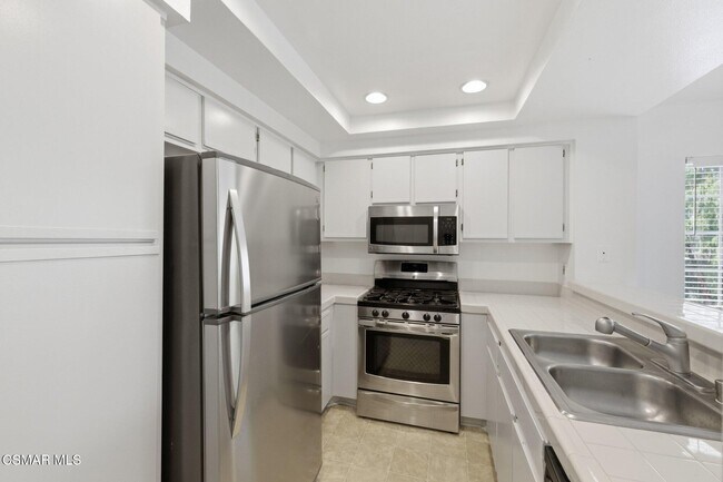 Foto del edificio - 4240 Lost Hills Rd