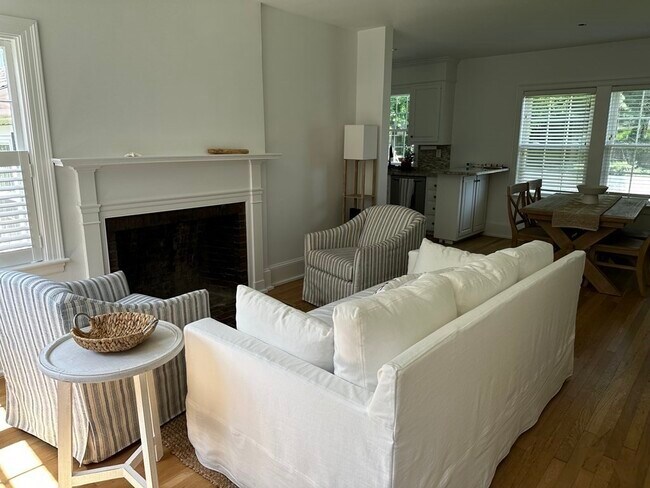 Foto del edificio - 26 Old Oaken Bucket Rd