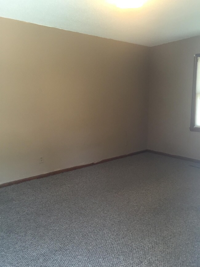 306 N Broadway St Unit A, Pittsburg, KS 66762 Apartment for Rent in