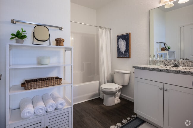 2BR, 2BA - Waters Edge