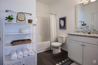 2BR, 2BA - Waters Edge