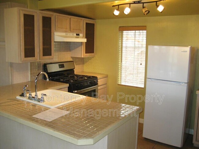 Foto del edificio - 1155 Presidio Blvd