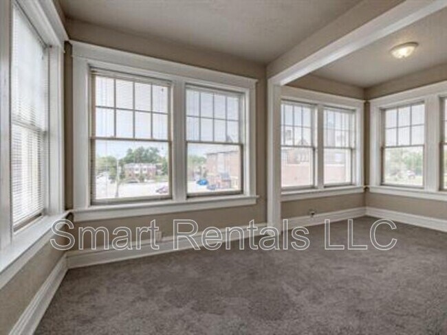 Foto del edificio - 5855 Washington Blvd