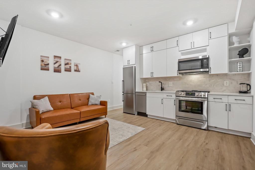 Primary Photo - 256 15th St SE