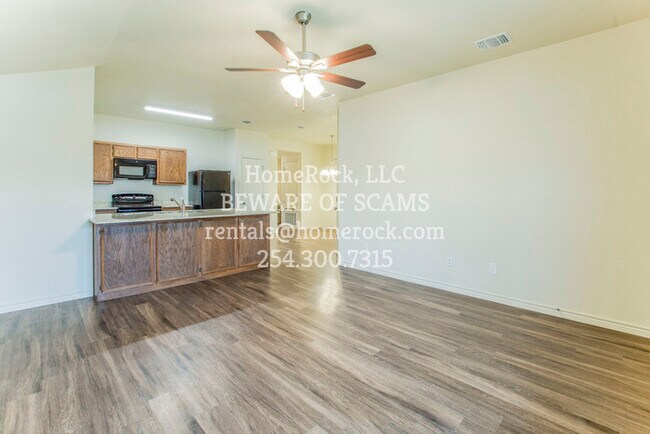Building Photo - 3106 Stonewall Drive Unit A