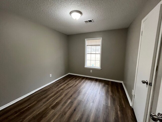 Foto del edificio - Renovated 3 Bedroom 1.5 Bath Home for Rent!