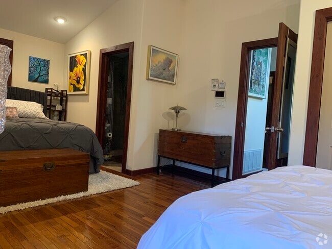 Room #A. For rent. 2 beds in one room. - 905 Prospect Ave