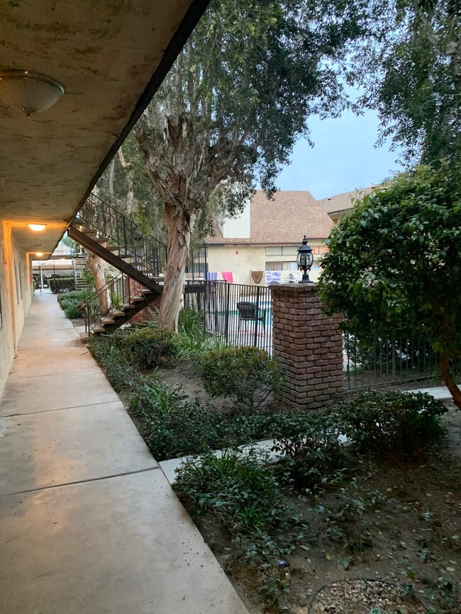 7632 Topanga Canyon Blvd Unit 219, Canoga Park, CA 91304 Condo for