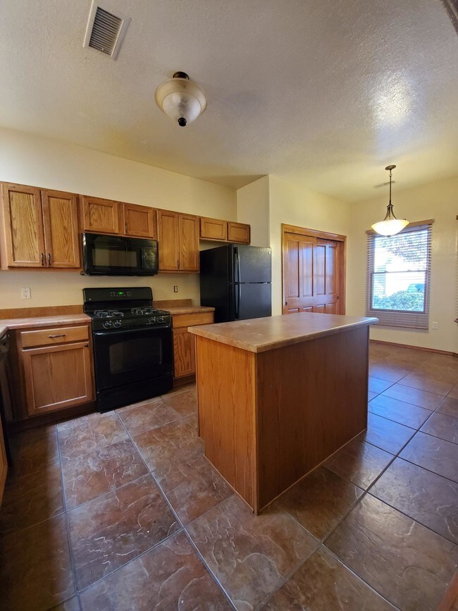Building Photo - 823 Kipuka Dr NW