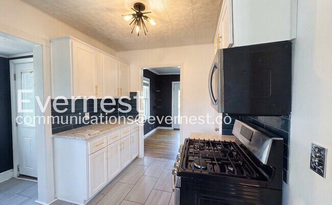 Foto del edificio - 5513 Reeds Rd