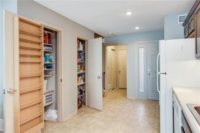 Building Photo - 2122 SW Gooseberry Ln