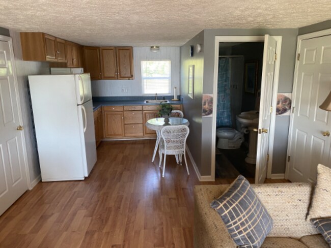 Foto del edificio - 135 Charity Ln