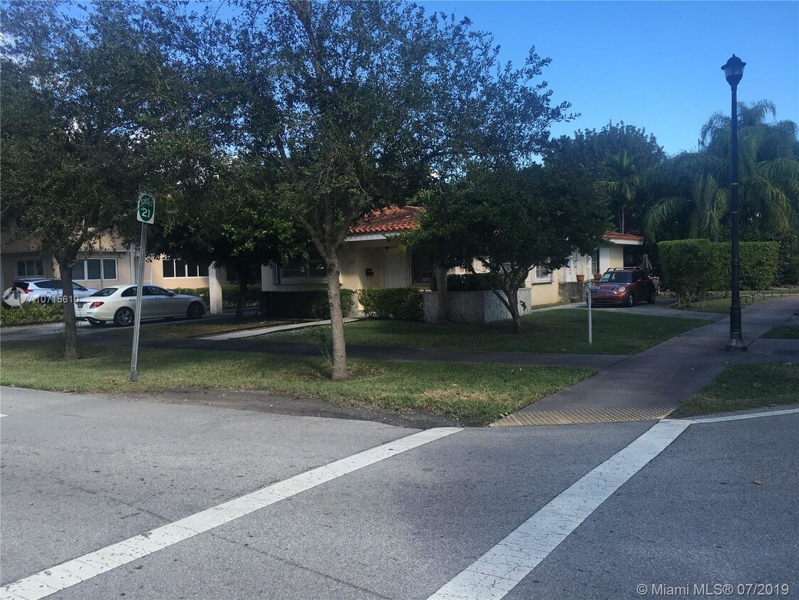 Primary Photo - 3941 Segovia St