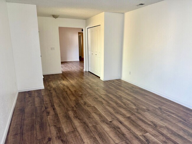 Foto del edificio - Spacious 3bd/2ba Fair Oaks Duplex with 2 Garage