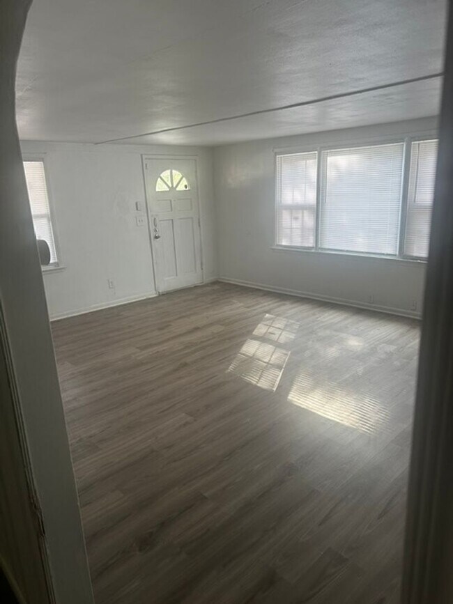 Foto del edificio - 8700 E Wilson Rd