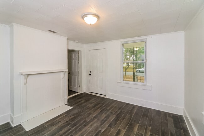 Building Photo - 360 5th St