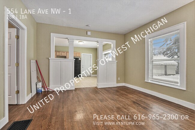 Building Photo - Available Now | 2 Bed 1 Bath Apartment in ...