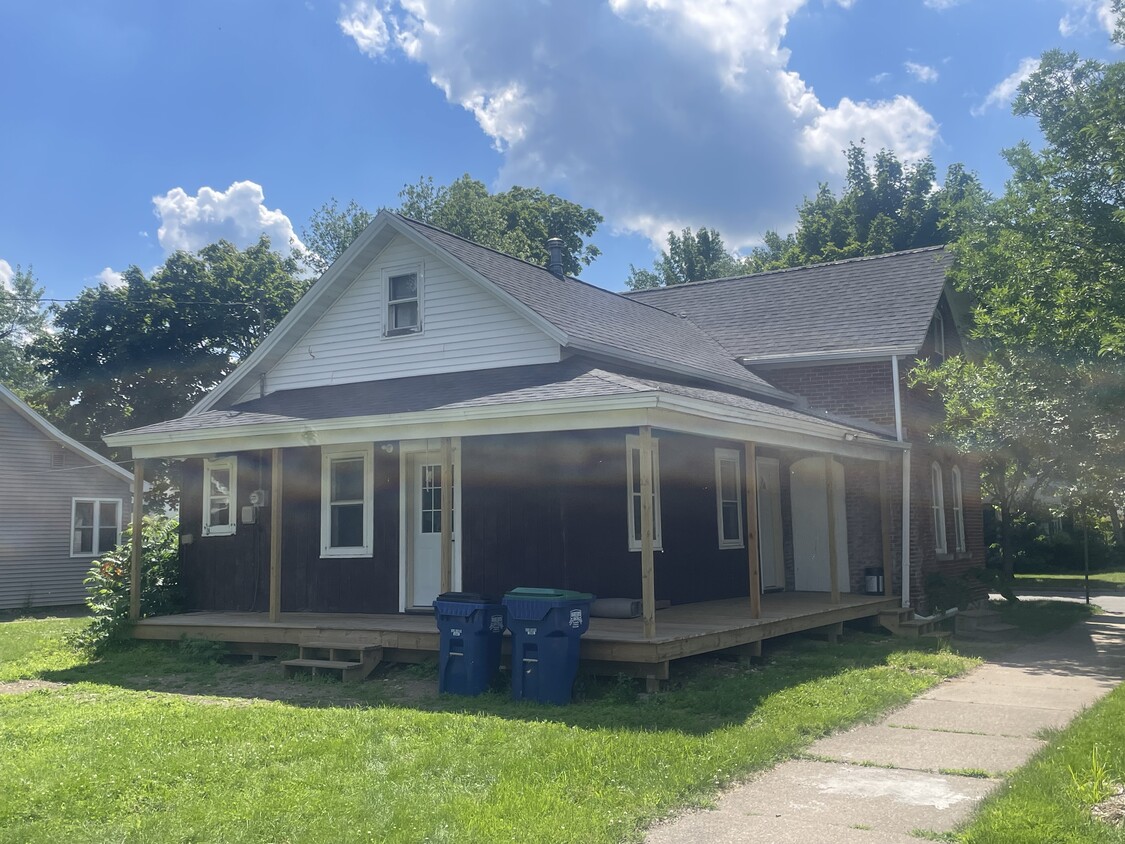 Exterior - 1001 S 4th Ave