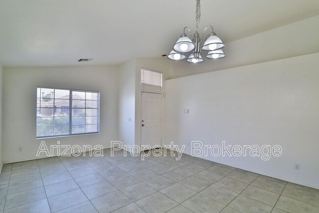 Building Photo - 1710 E Horseshoe Ave