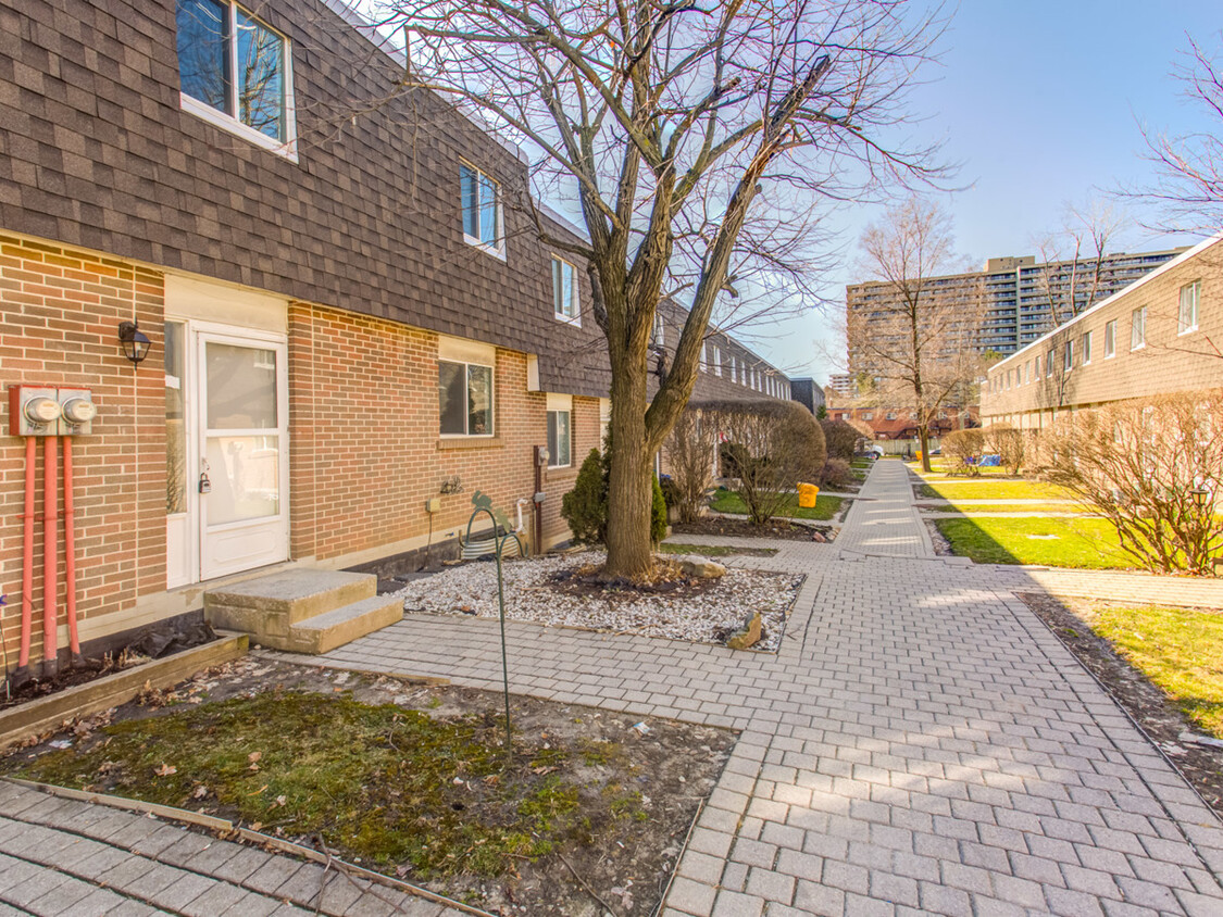 Photo principale - 3 bed, 1.5 bath townhomes in Thornhill.