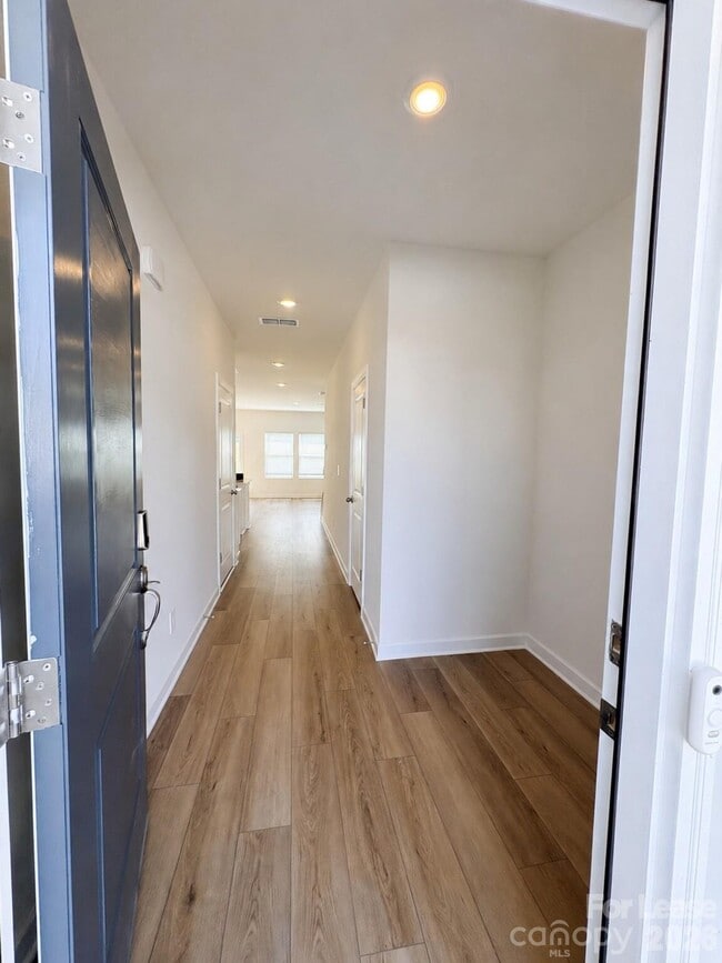 Building Photo - 9025 Foggy Brk Lp