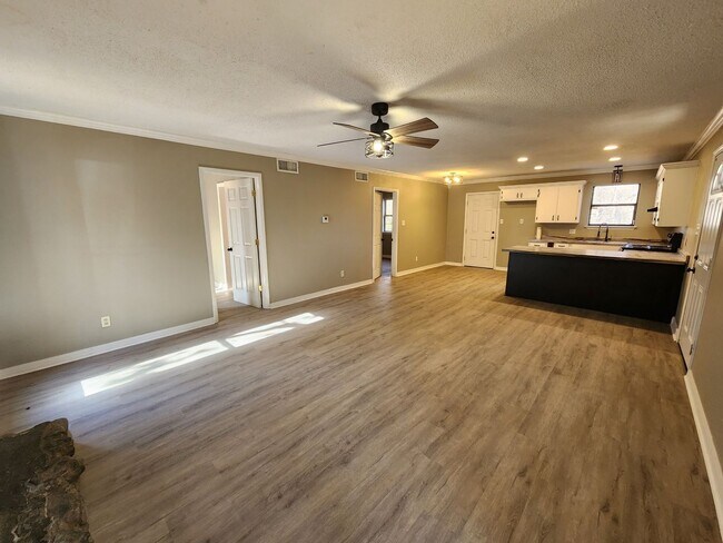 Foto del edificio - 8206 Dogwood Trail