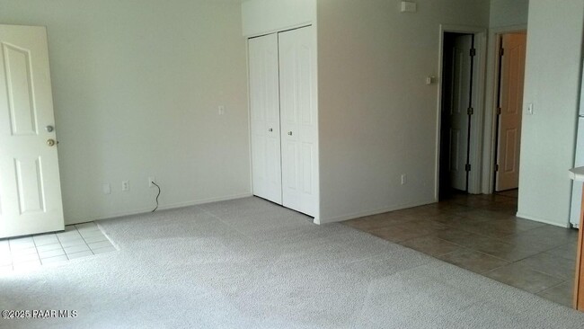 Foto del edificio - 8000 E Lakeshore Dr