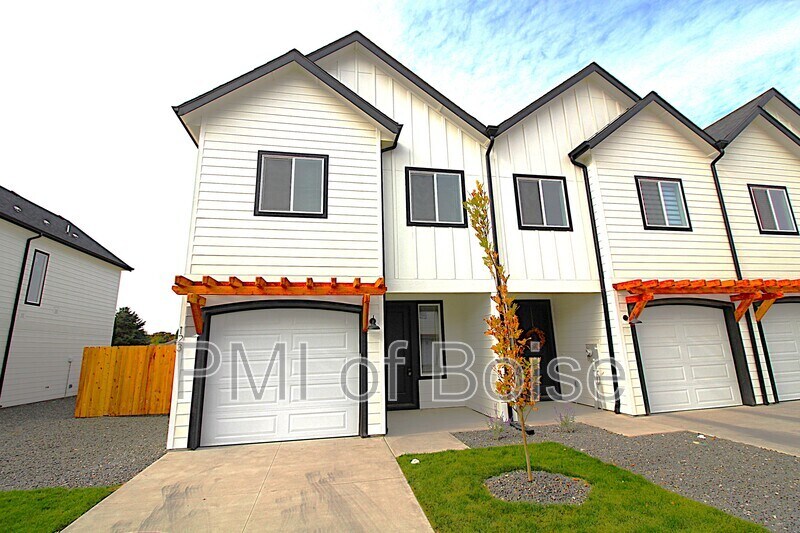 Foto principal - 123 Trifecta Ln