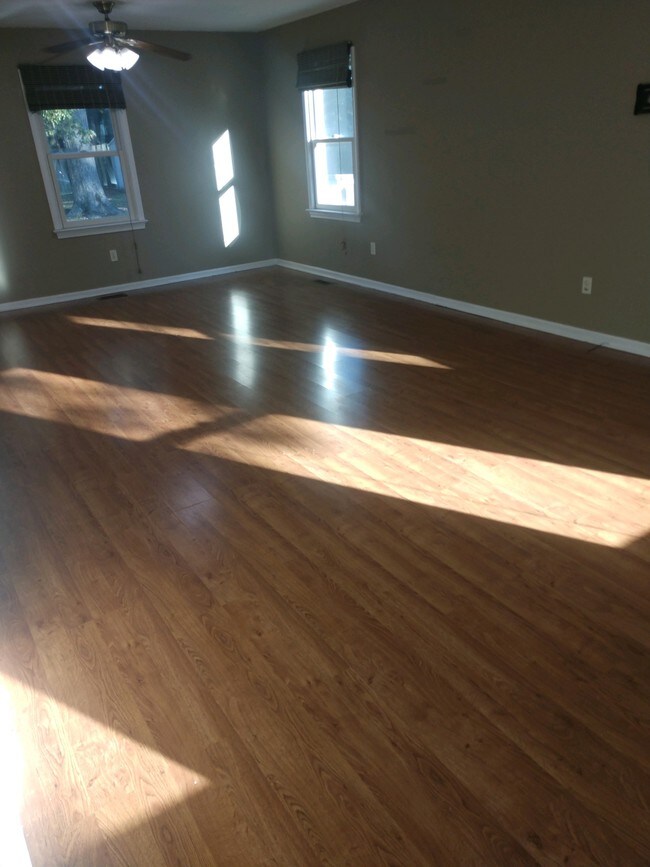 Foto del edificio - 2221 Rodgers St