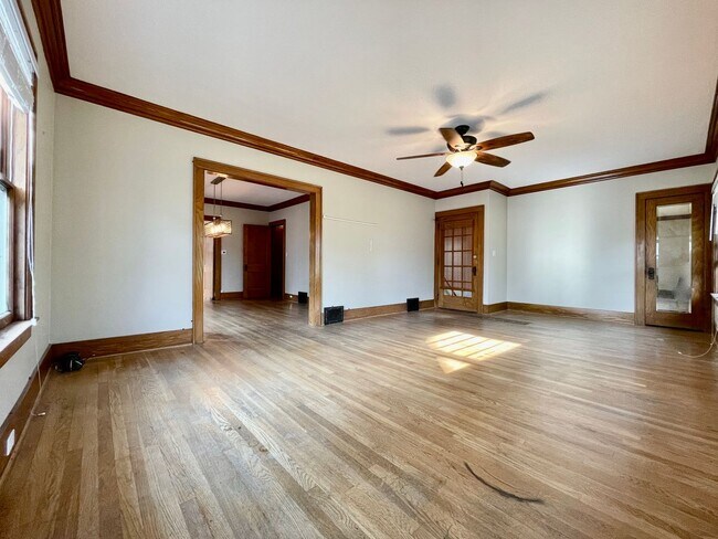 Building Photo - Lockwood 730/732