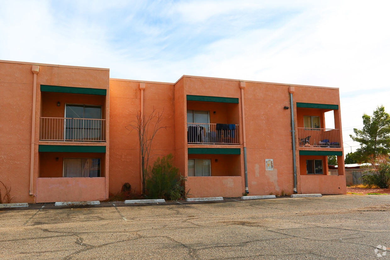 Pine Tree Village Apartments Tucson Az Apartments Com