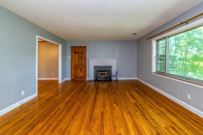 Building Photo - 102 Eastwood Dr