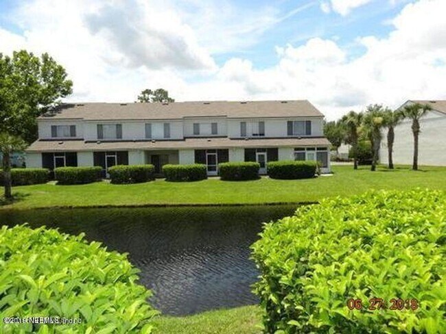 Building Photo - Gated Community close to the beaches!