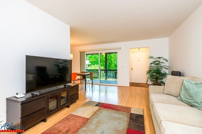 Foto del edificio - Lovely M.V. Condo | Furnished Option
