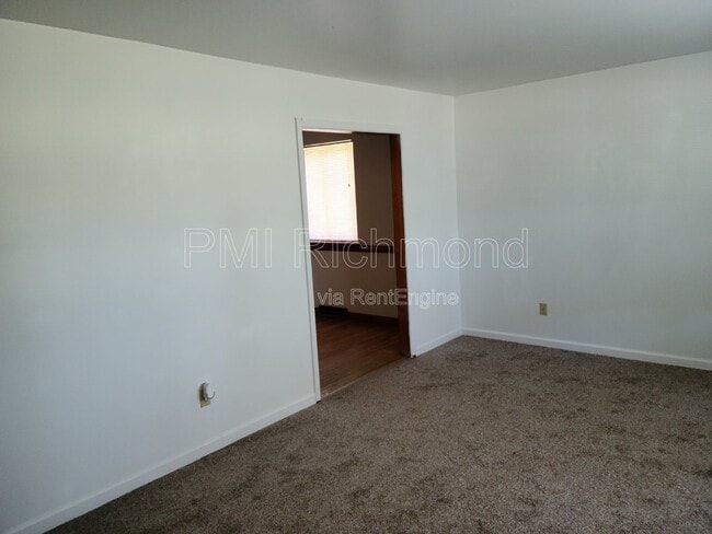 Building Photo - 8010 Sycamore Ln