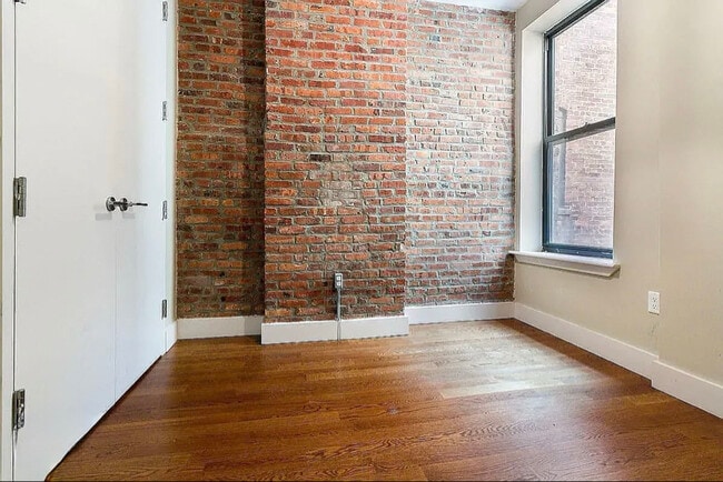 Building Photo - 404 Suydam St