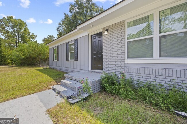 Building Photo - 2844 Shamrock Dr