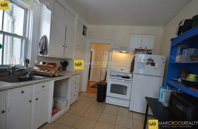 Foto del edificio - 124 Academy Hill Rd