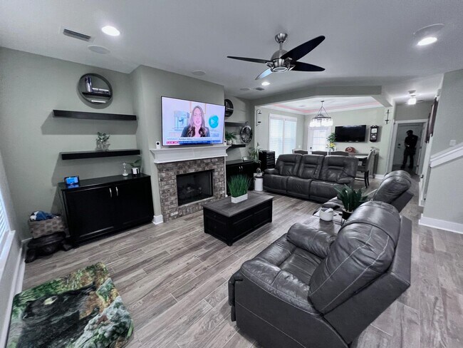 Foto del edificio - 2764 Crestline Rd
