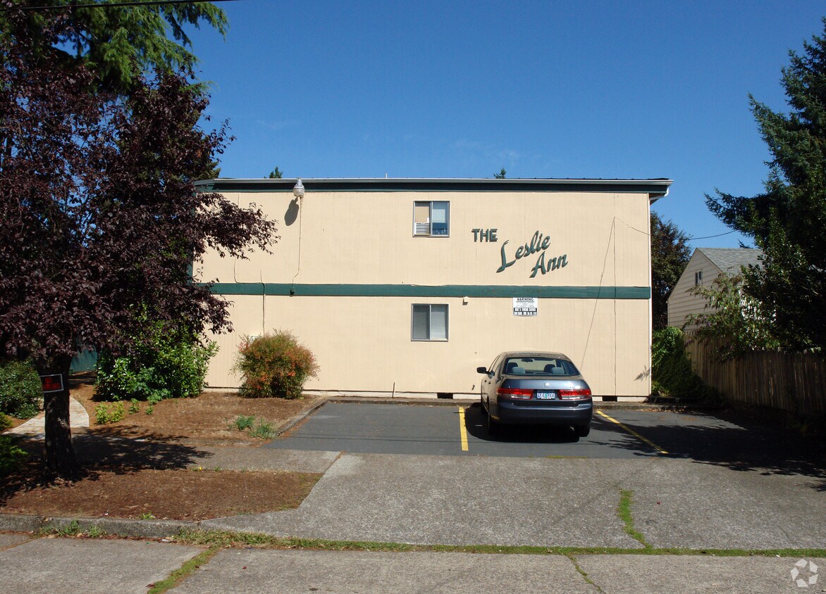 Primary Photo - The Leslie Ann Apartments