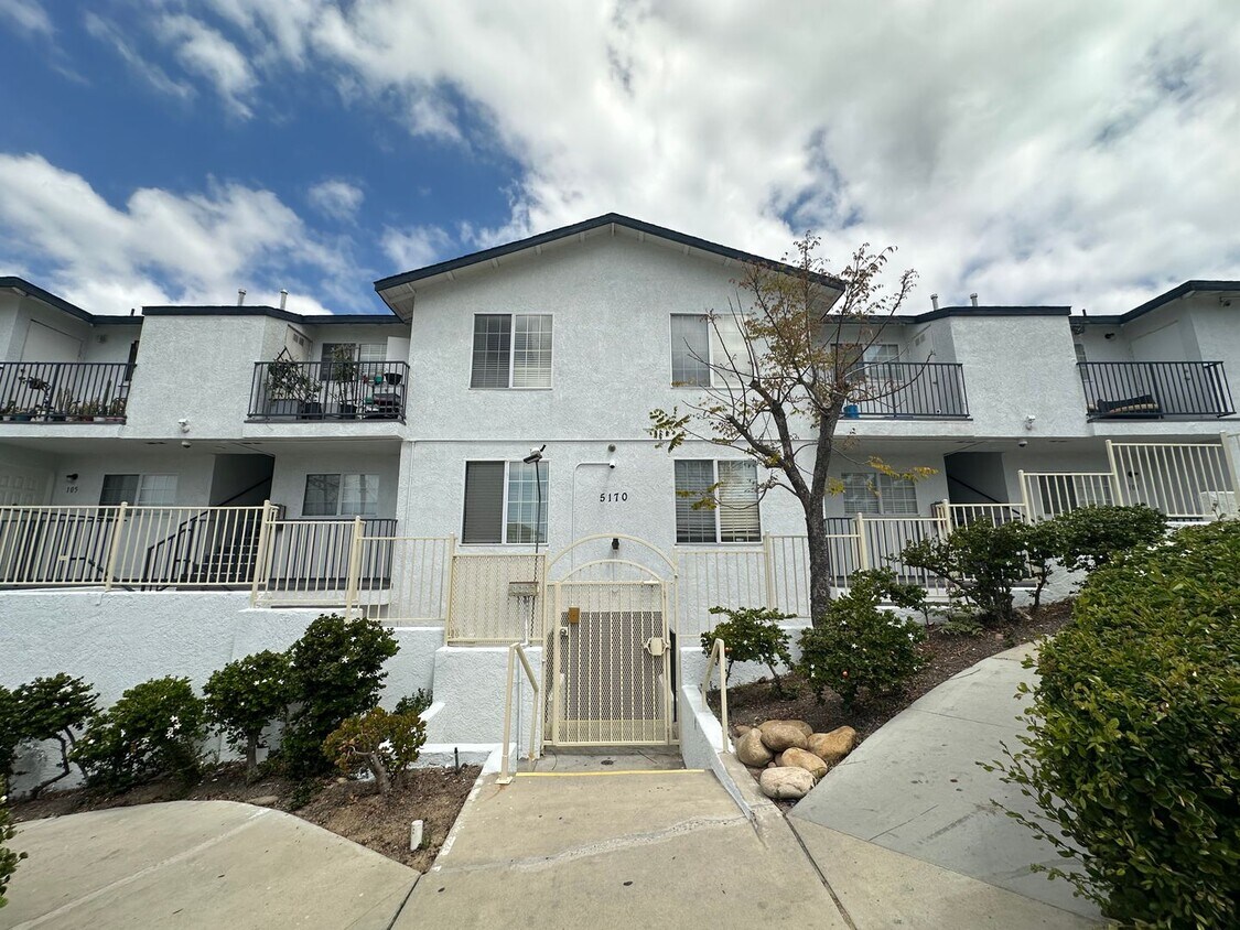 Foto principal - Stunning and Newly Remodeled Apartment Home