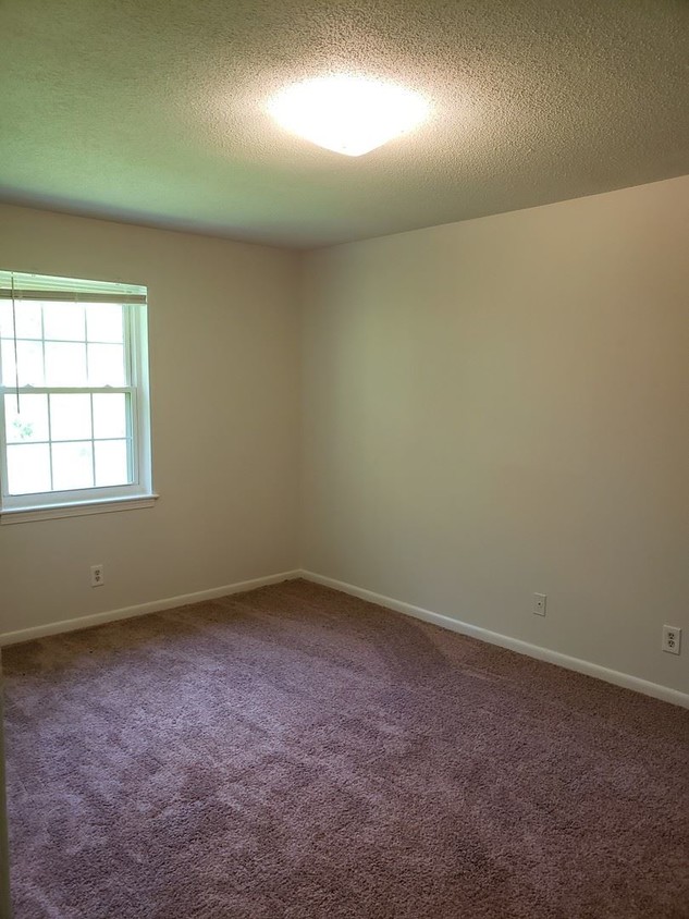 Building Photo - 2 br, 1 bath Apartment - 5460 Shattalon Drive