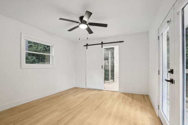 Foto del edificio - 1758 Emerald Ave SW