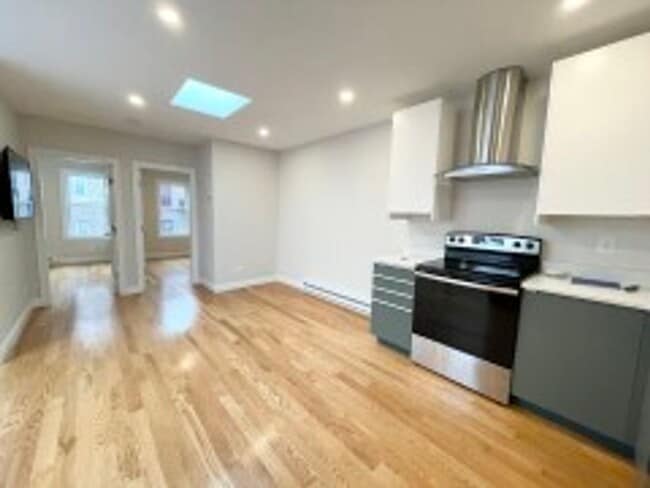 Building Photo - Beautiful, Renovated South End / Northeastern 4 Bed on Warwick St for 9/1/2026.  STUDENTS WELCOME!!!