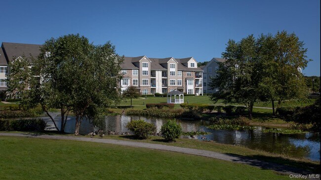 Building Photo - 616 Charles Pond Dr