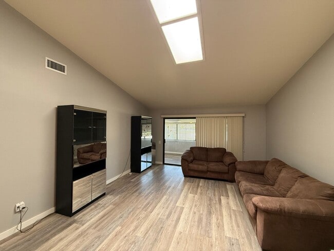 Foto del edificio - 2 Bed / 2 Bath - Capri is Ready for You