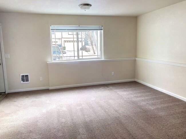 Building Photo - 1030 Alturas Dr